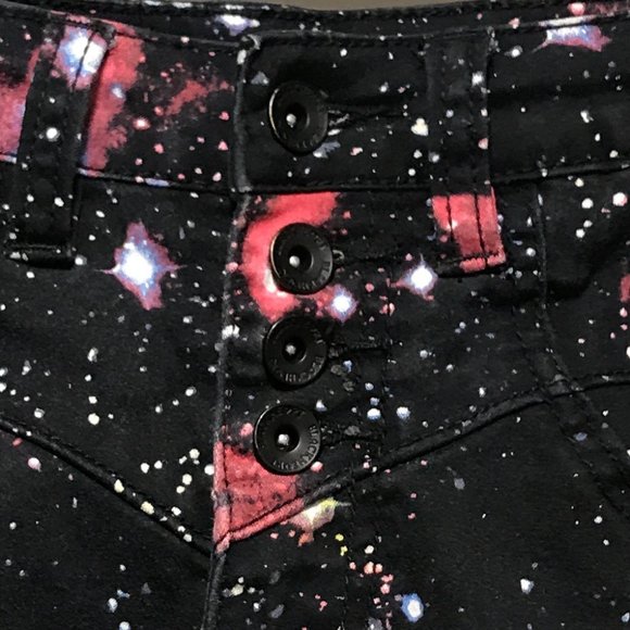 BLACKHEART space cosmo shorts - Picture 2 of 4